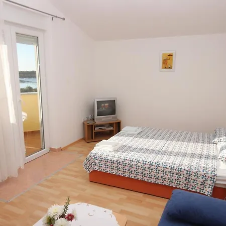 Apartamento With A Swimming Pool - 7180