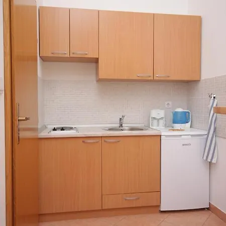 With A Swimming Pool - 7180 Apartamento Medulin