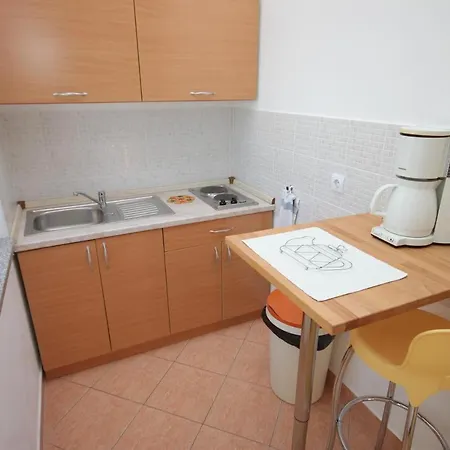 Apartamento With A Swimming Pool - 7180