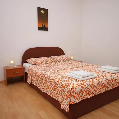 Apartamento With A Swimming Pool - 7180 *