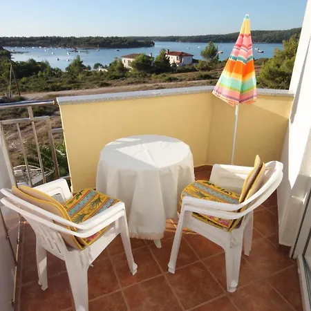 Apartamento With A Swimming Pool - 7180