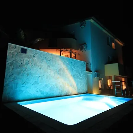 With A Swimming Pool - 7180